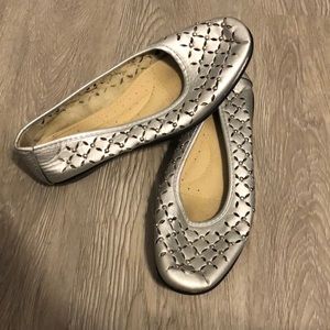 Like new, gray flats with beads